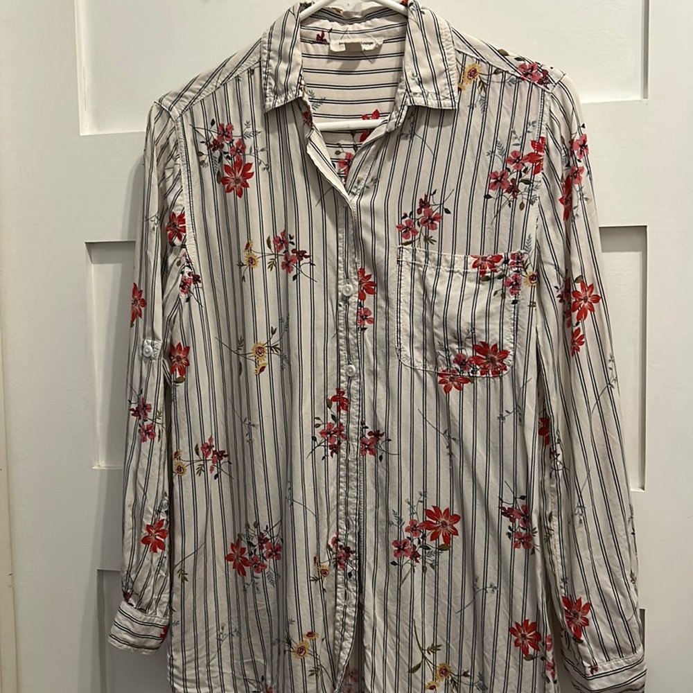 Beachlunchlounge flowered button down blouse